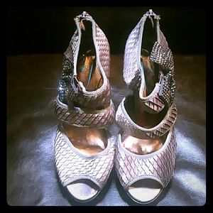 WOMEN'S POETIC LICENCE" HIGH HEELS SZ.8.5